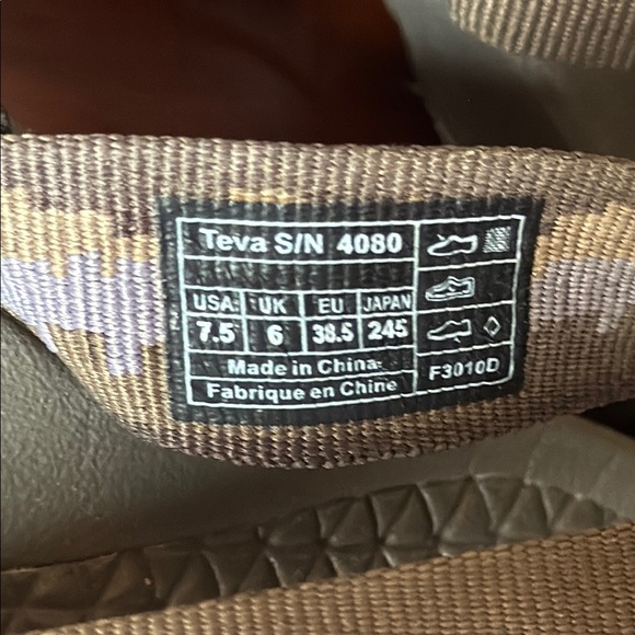 Teva Ultimate Thong Flip Flops with back strap - Picture 3 of 8